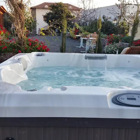 Casa Leandra Con Jacuzzi Casa rural *