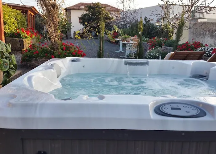 Casa Leandra Con Jacuzzi Будинок відпочинку *