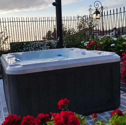 Будинок відпочинку Casa Leandra Con Jacuzzi